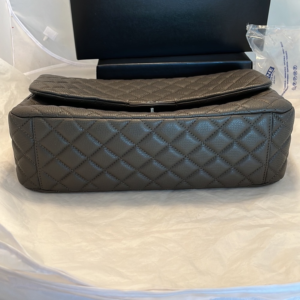 CHANEL XXL Jumbo Classic Flap Bag - Picture 5 of 16